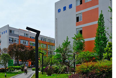 成都铁路卫生学校是公办还是民办