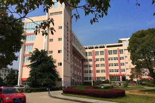 自贡市旅游职业高级中学宿舍条件如何