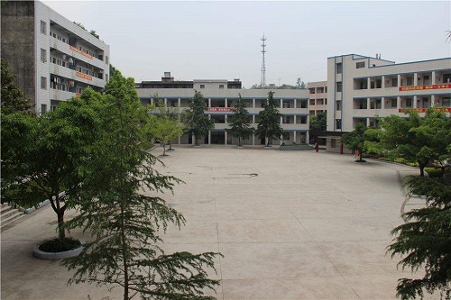 报考富顺县第二高级职业中学有哪些条件