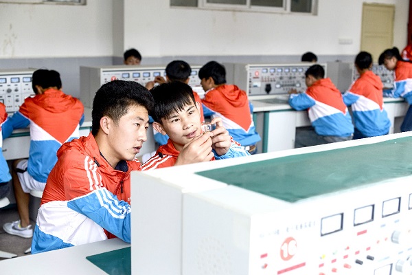 成都希望职业学校是公办还是民办(成都郫县五月花职业学校)