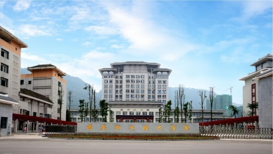 成都铁路卫校招生办电话(成都财贸职业高级中学招生电话)
