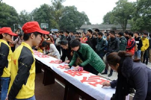 成都汽修职业学院电话是多少(成都汽车职业技术学校学费多少)