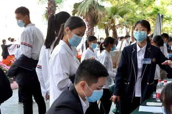 成都职业技术学院收中专吗(成都工业职业技术学校有哪些专业)