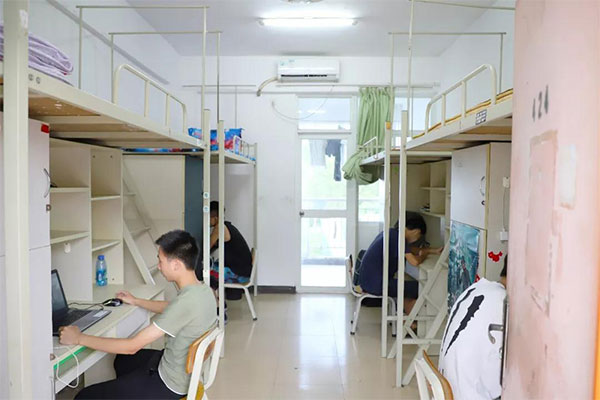 成都国防职业学校公办(成都国防军事职业学校学费)