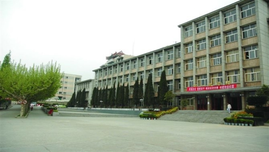 成都光华技工学校学费多少(成都光华技工学校是公办还是民办)