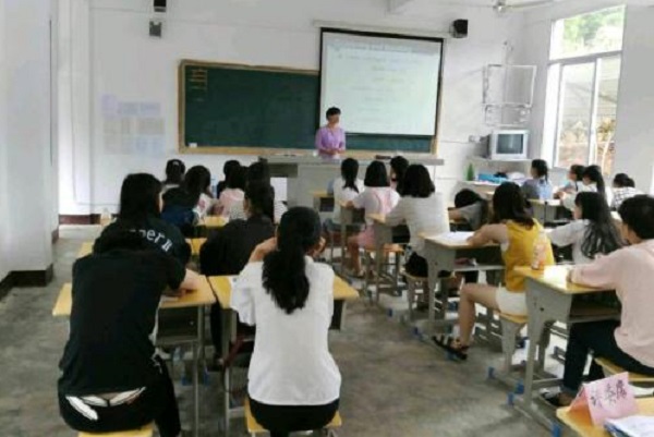 成都市财贸职业高级中学校学费(四川省成都市财贸职业高级中学校)