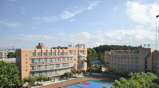 成都44中职业学校(成都汽车职业技术学校学费多少)