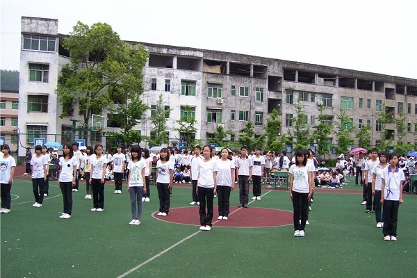 成都新都一职高学费多少(四川公办最好的中专职业学校)