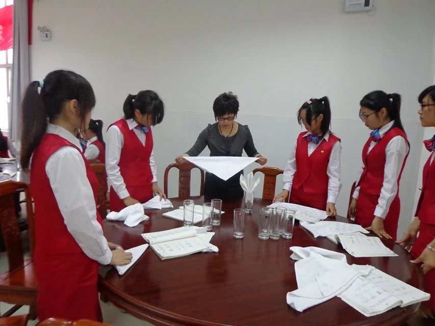 成都学汽修的学院排名(成都汽车职业技术学校学费多少)