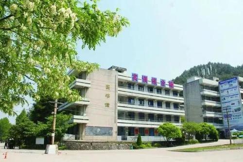 成都华西卫生学校招生(四川大学附设华西卫生学校地址)