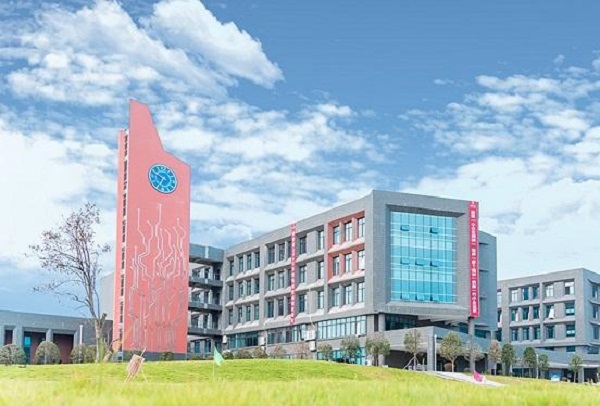 成都万通未来高级技工学校学费(郑州万通汽修学校怎么样学费多少)