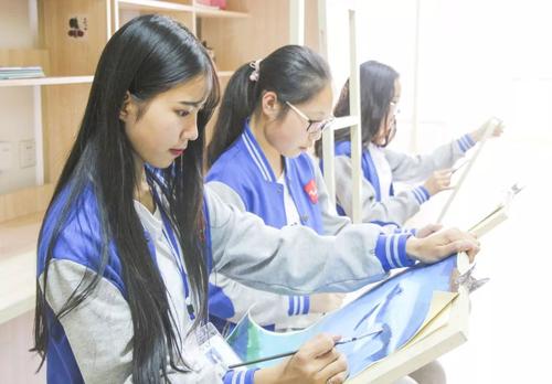 成都公办的厨师学校(成都学厨师在哪里学最好)