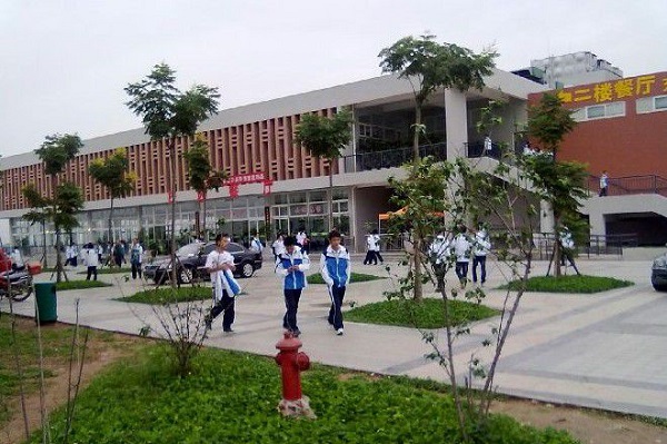 成都学厨师的职高学校(成都新东方烹饪学校学费多少一年)