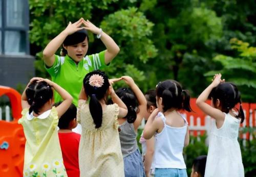成都技师学院学费多少(成都市技师学院招生办电话)