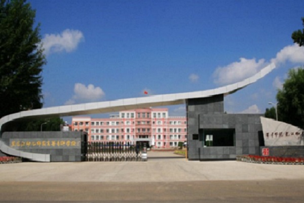成都新华高级技工学校在哪里(成都新华技工学校是公办还是民办)