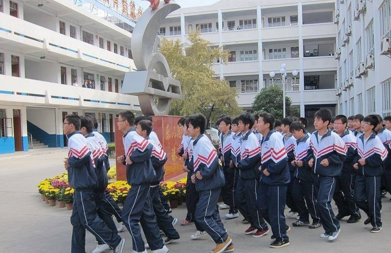 成都铁路学校(成都华大卫校录取分数线)