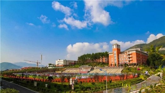 成都市洞子口职业高级中学校(成都市财贸职业高级中学校怎么样)