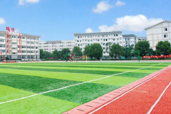 成都科技职业技术学校是公办吗(成都高铁职业学校哪个学校比较好)