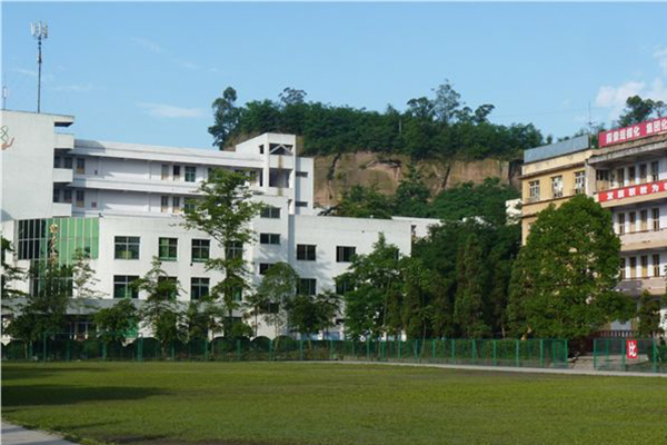 成都新华高级技工学校官网(成都新华高级技工学校怎么样)