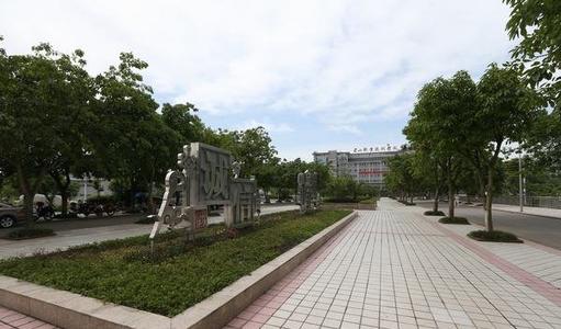 成都市现代职业技术学校是公办吗(成都市财贸职业高级中学校怎么样)
