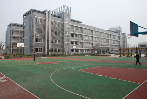 成都华西卫校是公办还是民办(成都华西卫校2023招生简章)