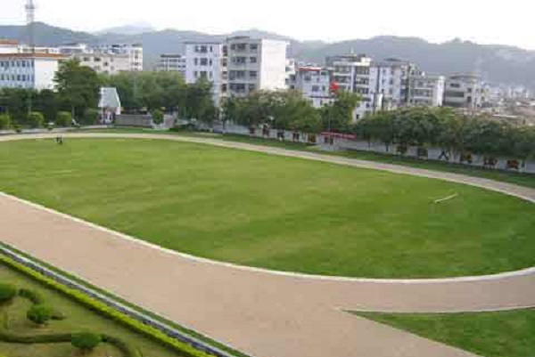成都新华技工学校地址(成都新华技工学校是公办还是民办)