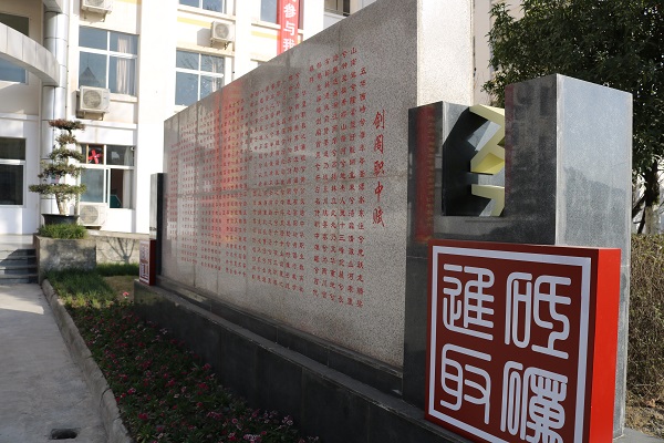 成都食堂承包学校(承包一个学校食堂要多少钱)