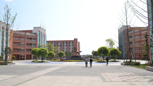 成都中和职业学校本科班有多少人(成都市温江区燎原职业技术学校)