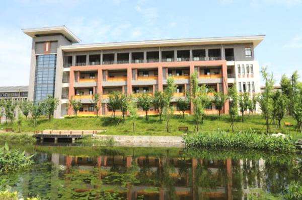 成都市建筑职业中专校(成都市建筑职业中专校是公办还是民办)