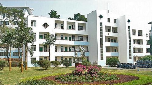 成都万通汽修学校学费多少钱(湖南万通汽修学校一年学费多少钱)