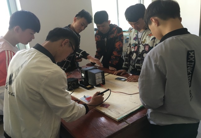 成都市技师学院招生办电话(成都财贸职业高级中学招生电话)
